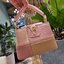 LV capucines mini top handle VIP ที่สุดของความสวยในราคาเบาๆ กระเป๋าถือสุดหรู ดีไซน์ทรงคลาสสิค ที่รอบนี้มาในไซส์มินิ ดีงามม้ากกกก!! มาพร้อมหูจับในตัว ด้วยรูปทรงวินเทจและวัสดุหนังลูกวัว ขับผิว ทำให้ไอเท็มนี้สะกดทุกสายตาจริงๆ และยังมีลูกเล่นที่ฝาปิดกระเป๋า ท