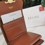 พรีเมี่ยมกิ๊ฟแท้ 100% 】CELINE SHORT WALLET VIP GIFT WITH PURCHASE (GWP) พรีเมี่ยมกิ๊ฟ Limited จาก CELINE HAUTE PARFUME DUTYFREE COUNTER วัสดุ Triomphe Canvas หนังสวยอยู่ทรงปั้มโลโก้ด้านหน้าเปิดปิดฝาพับกระดุม