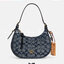 COACH C8163 KLEO HOBO IN SIGNATURE CHAMBRAY ใหม่ล่าสุด คอลเลคชั่นสุดคิ้วท์ ที่สาวๆต้องหลงรัก กระเป๋าสะพายทรงโฮโบ ที่ดีไซน์มาให้ปรับใช้งานได้หลากหลาย วัสดุผ้าแชมเบรย์ คมสวย รูดเปิด-ปิดด้วยซิป ภายในเป็นช่องโล่ง สายคล้องสามารถถอดออกใส่สายยาวสะพายข้างได้ หรือ