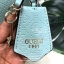 GUESS WOMENS LADIES COAST TO COAST BAG กระเป๋าถือ//สะพายข้าง ทรงสวย หรู วัสดุหนังปั้มลายแบรนด์ทั้งใบ หนังนิ่ม น้ำหนักเบาค่ะ ด้านหน้าห้อยพวงอะไหล่แบรนด์เพิ่มมาให้ เปิดปิดกระเป๋าแบบกระดุมแม่เหล็ก ภายในกว้างมากทีเดียว ใส่กระเป๋าสตางค์ใบยาว; ipad mini ได้ ของ