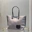 LONGCHAMP ROSEAU ESSENTIAL Shopping bag กระเป๋า Tote วัสดุผ้าขนสัตว์ ซับในผ้าฝ้ายที่จับด้านบนหนังวัว กระเป๋าสะพายใบนี้มีขนาดพอเหมาะ ดีไซน์หรูหรานี้สามารถสะพายไหล่หรือถือในมือก็ได้ นุ่มและน้ำหนักเบา