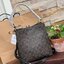 COACH SMALL TOWN BUCKET BAG IN SIGNATURE สำหรับสาวแฟชั่นที่ชอบรายละเอียดชิคๆ ดีไซน์สุดเก๋ แนะนำเลยสำหรับกระเป๋าทรงบักเก็ตใบนี้ เชื่อว่าสาว ๆ หลายคนชื่นชอบ เป็นไอเทมที่สามารถแมทช์ได้กับเสื้อหลากหลายสไตล์ บรรจุของได้เยอะโดยที่กระเป๋าไม่เสียทรง แบ่งช่องใช้งา