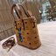 M.C.M VISETOS RABBIT MINI SHOPPER CROSSBODY BAG กระเป๋าถือ/สะพายข้าง ดีไซน์ลายพริ้นท์น้องกระต่าย 🐰🐰 น่ารักแต่แอบหรู ใบเล็ก ไซส์มินิ พกพาสะดวกไม่เกะกะ วัสดุหนังแคนวาสคุณภาพดี ปากกระเป๋ามีซิปรูดกันของหล่น รูดใช้งานง่าย ภายในเป็นช่องโล่ง มาพร