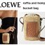 Loewe Bucket Bag / Loewe raffia and hemp bucket bag วัสดุ Textile Canvas & CalfSkin เป็นการนำวัสดุธรรมชาติมาสังเคราะห์หรือทอจนเป็นเนื้อเดียวกันคล้ายงานสาน มีความวินเทจในตัว น้ำหนักเบา ดูแลรักษาง่าย เหมาะกับยุคสมัยที่เข้ากับธรรมชาติและต้องการความคล่องตัว เ