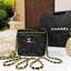 พรีเมี่ยมกิ๊ฟแท้ 100% 】Chanel Mini Clutch Bag With Chain VIP Gift With Purchase (GWP) กระเป๋าสะพายพรีเมี่ยมกิ้ฟทรงเหลี่ยมขนาดมินิสุดน่ารักดีไซน์สุดฮิตหนังเรียบสวยอยู่ทรงเปิดปิดด้วยซิปคู่สะดวกใช้ ด้านหน้าประดับโลโก้แบรนด์อะไหล่ทอง