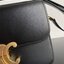 พร้อมส่ง 2 สี 2ขนาด NEW!! CELINE SHOULDER BAG VIP ทรงกล่องอยู่ทรง ขนาดกะทัดรัด เปิดปิดด้วยตัวล้อคแบรนด์สีทอง ภายในมีช่องใส่ของโล่ง สาม