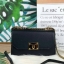 CHARLES & KEITH METAL PUSH LOCK CROSSBODY BAG รุ่นฮิตขายดีมีมาพร้อมส่งแล้วจ้า กับกระเ๋าสะพายไซส์น่ารัก วางอยู่ทรง เปิดปิดด้วย ตัวล็อกด้านหน้า ด้านในแบ่งเป็น 2 ช่องมีช่องซิปตรงกลาง จุของได้เยอะพอควรเลยค่ะ ใส่ iPhone plus ได้สบายๆ และของจุกจิกที่จำเป็น รุ่น