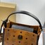 M.C.M KLASSIK LIMITED TOTE IN LEATHER BLOCK กระเป๋าโท้ท รุ่นลิมิเต็ดที่ทำเฉลิมฉลองวันครบรอบแบรนด์ ถือเป็นรุ่นที่หายากมาก ได้มารอบนี้รอบเดียวจ้า โท้ทสวยอยู่ทรง ขนาดกำลังดี พิเศษมากมาพร้อมสายหนังห้อย เข้าเซ็ท และสายสะพายสปอร์ต ถอดได้ ปรับได้ตามตัว รุ่นนี้หน