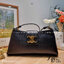 Celine wiltern bag กระเป๋าทรงพอชแบบตัวแม่ สวยมาก สวยแซ่บ ขนาดกำลังดี ใส่ของใส่มือถือได้ทุกรุ่น รูปทรงย้อนยุค สไตล์วินเทจลัคชู มีสายสะพายให้ถึง 2 แบบ สายหนังและสายโซ่ ดูแพงสุดๆ สลับใช้ได้
