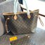 VIP 】LOUIS VUITTON NEVERFULL MM พร้อมส่ง มาพร้อมใบลูก สุดคุ้มค่าา❗️ กระเป๋าหิ้ว//คล้องไหล่ ใบใหญ่ ทรงสุดฮิตจาก LV premium gift เคาเตอร์ ตปท. หนังแท้ นิ่มลายLV ทั้งใบสวยงามค่ะ ปากกระเป๋ามีตัวคล้อง ภายในกระเป๋กว้างมากๆ สาวๆที่สัมภาระเยอะหายห่วงเลยค่ะ