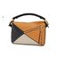 พรีเมี่ยมกิ๊ฟแท้ 100% 】LOEWE PUZZLE BAG IN CLASSIC เป็นอีกแบรนด์ที่ดีไซน์เป็นเอกลักษณ์ โดดเด่น สวยหรูทุกรุ่น!! กระเป๋าสะพายข้างทรงกล่อง สไตล์พัซเซิล ให้ฟีลลิ่งเหมือนตัวต่อคละสี ดูดีได้ทุกที่แค่มีใบนี้