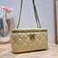 Chanel camellia vanity case bag พลาดไม่ได้เลยกับคอลสุดแซ่บ ดีไซน์ใหม่ 2023 นอกจากความคลาสสิคของรูปทรง ตัวอะไหล่ก็ยังปรับเพิ่มดีเทลความหรู