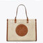 TORY BURCH ELLA CANVAS TOTE BAG กระเป๋าโท้ตน้ำหนักเบาของเราพร้อมป้ายโลโก้ Ella ทำจากผ้าใบที่ทนทานพร้อมรายละเอียดหนังและกระเป๋าด้านใน อเนกประสงค์ ทรงคลาสสิก และสร้างขึ้นอย่างสวยงามด้วยฝีมือช่างฝีมือ สายรัดแคบช่วยให้วางราบกับไหล่ได้อย่างสบาย เหมาะสำหรับทุกว