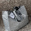 ORI 🥂 Baobao Issey Miyake Cart geometric tote bag / Miyake Cart Tote Bag รูปทรงที่สร้างขึ้นโดยบังเอิญ' เสื้อผ้าที่มีโครงสร้างและได้รับการออกแบบทางวิศวกรรมอันเป็นเอกลักษณ์ของแบรนด์ ส่งต่อไปยังเครื่องประดับที่น่าประทับใจและไร้กาลเวลาเหล่านี้ กร