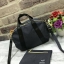 Anello Mini Boston shoulder Bag New arrival คอลเลคชั่นใหม่ล่าสุด ชน shop ค่ะ กระเป๋าถือ หรือสะพายข้าง ขนาดกำลังน่ารัก เปิดปิดด้วยซิปคู่ ภายในมี ใบลูกให้อีก 1 ใบ แยกใช้ได้ค่ะ ด้านหน้าสกรีนโลโก้แบรนด์ มีช่องทั้ง 4 ด้าน หน้าหลัง และด้านข้างใช้งานได้จริง มา พ