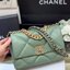 CHANEL 19 Handbag Flap Bag กระเป๋าสะพายรุ่นในตำนานที่เป็นลูกรักของสาวๆ ไปแล้ว คลาสสิกที่สุด ให้ลุคลูกคุณมั๊กมากกก งานหนังเรียบสวย หนังมีกลิ่นหอมฟุ้งตั้งแต่เปิดกล่อง หรูหราแบบไม่ต้องพูดเยอะ