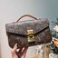 LV Pochette Metis East West Monogram Canvas กระเป๋ามัลติฟังก์ชั่น ดีไซน์กะทัดรัด สะดวกพกพามากๆ และพิเศษสุดๆมีสายมาให้ถึง 2 แบบ