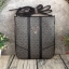 GUESS CROSSBODY กระเป๋าสะพายข้าง ผู้หญิงหรือผู้ชาย สามารถใช้ได้ค่ะ วัสดุหนังแกะสังเคราะห์พิมพ์ลายแบรนด์ ด้านหน้าประดับโลโก้แบรนด์มีเงิน เปิดปิดด้วยซิป น้ำหนักเบา ด้านในบุผ้าพิมพ์ลายเฉพาะของแบรนด์ มีช่องซิปด้านในอีก 1 ช่องค่ะ