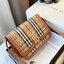 VIP 】กลับมาตามคำเรียกร้อง! ห้ามพลาด! Rare items! BURBERRY FRAGRANCES LEATHER CROSSBODY BAG วัสดุ Canvas & Leather ลาย Vintage คอลเลคชั่นใหม่ทรงเหลี่ยมสวยหรูดูดี เปิดปิดด้วยฝาปิดสัญลักษณ์รูปTB ภายในมีช่องแบ่งเป็นสัดส่วนสามารถใส่มือถือ iphone เงิน ของจ