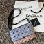 Baobao Issey Miyake Prism Kangaroo crossbody bag กระเป๋าสะพาย Crossbody รูปทรงสี่เหลี่ยมผืนผ้า ไซส์กำลังพอดี เห็นแบบนี้บอกเลยว่าใส่ของสำคัญได้แบบครบถ้วน ไม่ว่าจะเป็นโทรศัพท์ กระเป๋าตังค์ หรือพาวเวอร์แบงค์ จัดเป็นอีกหนึ่งรุ่นที่น่ารัก สายสะพายปรับได้ตามควา