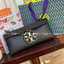 Tory burch Miller Metal clutch กระเป๋าคลัทช์ดีไซน์เรียบหรูออกแบบมาได้อย่างลงตัว ด้วยรูปทรงที่สวยงามและทันสมัย จากแบรนด์ Tory Burch ขนาดกำลังดี สามารถใส่กระเป๋าสตางค์หรือเครื่องสำอางค์ได้ตามขนาดกระเป๋า ในเรื่องของดีไซน์และอะไหล่สีทองดูแมทช์กันดีกับกระเป๋า 