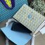Tory Burch Robinson Printed Convertible Shoulder Bag กระเป๋าสุดคลาสสิค Collection นี้เหมาะกับสาว ๆ วัยรุ่นเป็นพิเศษ ด้วยโทนสีสดใสที่ทางแบรนด์ได้ดีไซน์ออกมาอย่างพิถีพิถัน สามารถตอบโจทย์สาว ๆ ที่มีคาแรคเตอร์หวาน สดใส และร่าเริงได้อย่างแท้จริงอีกทั้งลายโซ่ยั