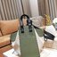 LOEWE HANDLE & SHOULDER BAG GIFT WITH PURCHASE GWP พรีเมี่ยมกิ๊ฟ Limited จาก LOEWE PERFUME DUTYFREE รุ่น Rare items สุดๆวัสดุหนังแท้ Calfskin หนังสวยดีไซน์มีเอกลักษณ์ ใบใหญ่กำลังดี น้ำหนักเบา สามารถปรับได้หลายทรงไม่จำเจ ด้านข้างมีซิปปรับขยายได้ ภายในโล่งก