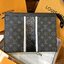พร้อมส่ง 15 แบบ LV Pochette Voyage MM / LV Clutch กระเป๋าถือทรงคลัช ทรงพอช เกรดออริ สลับแท้ 1:1 ใช้ต่างประเทศได้ ใช้ได้ทั้งชายหญิง