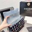 CHANEL Tweed Flap Bag 25cm ลุคคุณหนูไม่ควรพลาด Collection นี้เลย ลวดลายบนกระเป๋าแบบกราฟฟิคมีเท็กเจอร์ ทำให้กระเป๋าดูมีราคามากยิ่งขึ้น สะพายใช้งานได้หลายโอกาส ไม่ว่าจะไปเที่ยวหรือไปงานเลี้ยงสังสรรค์ก็เหมาะสมเป็นอย่างยิ่งเลยค่ะ