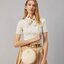 Tory burch Kira Cheron Circle Crossbody กระเป๋าสะพายคาดลำตัวรุ่นนี้โดดเด่นด้วยรูปทรงกลมสุดชิค ขนาดกะทัดรัด พร้อมด้วยหนังกระเป๋าที่ทำจากหนังแท้คุณภาพดี เพราะ Kira Chevron เป็นรุ่นที่ตอบโจทย์และครองใจสาว ๆ ได้อย่างแท้จริง เนื่องจากมีดีไซน์เรียบหรู โดยทางแบร