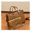 ORI | M.C.M MEDIUM MÜNCHEN TOTE IN VISETOS กระเป๋าโท้ทไซส์กลางจุได้เยอะ ใหม่ล่าสุด ใช้ได้ทั้งหนุ่มๆและสาวๆ รูปทรงคลาสสิค ดีไซน์เป็นเอกลักษณ์ แถมยังได้ใบลูกใส่ของจุกจิกได้อีก