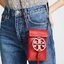 TORY BURCH MILLER METAL PHONE CROSSBODY อีกหนึ่งกระเป๋าใส่มือถือรุ่นฮิตที่เชื่อว่าหลาย ๆ คนต้องเคยเห็นผ่าน ๆ ตามาอย่างแน่นอน กับแบรนด์ Tory Burch ดีไซน์กระเป๋าทรงฝาพับแม่เหล็กใช้งานง่าย มาพร้อมดีเทล Logo สีเดียวกับเฉดสีของกระเป๋า แต่ยังมีความน่ารักด้วยทรง