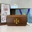 TORY BURCH ELEANOR SMALL LONG CONVERTIBLE SHOULDER กระเป๋าสะพายทรงยาว E/W Eleanor Convertible สูดหรู ดูแพง หนังแท้ เรียบสวยหรู โดดเด่นด้วยป้ายโลโก้สีทอง ลาย Double T อันเป็นเอกลักษณ์ ภายในช่องโล่งกว้างสามารถใส่โทรศัพท์ได้ทุกรุ่น สามารถใส่กระเป๋าสตางค์ใบยา