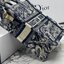 ORI 】Mini Dior Book Tote Phone Bag พร้อมส่งที่ไทย ภาพสินค้าถ่ายจากงานขายจริง ใช้งานต่างประเทศได้ กระเป๋าใบมินิจะใส่โทรศัพท์ได้เช่นเดียวกับของใช้จำเป็นเล็กๆ น้อยๆ ในแต่ละวัน มาพร้อมสายสะพายไหล่แบบปักที่ปรับได้และถอดออกได้ อุปกรณ์เสริมอันทันสมัยนี้สามารถสวม