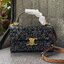 Celine Triomphe shoulder handbag Bag / Celine box triomphe in Natural Calfskin Tan กระเป๋าสะพายเรียบหรูและดูทันสมัยใบนี้ออกมา ให้คุณเลือกสะพายในชีวิตประจำวันเข้ากับการแต่งตัวสบาย ๆ หรือถอดสายถืงออกงานปาร์ตี้สังสรรค์ ก็ช่วยให้คุณดูโดดเด่นได้เช่นกัน นอกจากน
