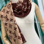 Louis Vuitton Women’s Scarves Accessories อีกหนึ่งแบรนด์ดังจากปารีส ด้วยงานพรีเมี่ยมกิ้ฟ ส่งมอบความรู้สึกดีๆให้กับคนที่คุณรัก ในรูปแบบผ้าพันคอและผ้าคุมไหล่ผืนใหญ่ให้ความอบอุ่น ถักทอด้วยผ้าcashmere ผ้าเนื้อดี สัมผัสนุ่มมือ ทอลายในตัว สีและลายคมชัด เหมาะสำห