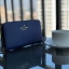 KATE SPADE LONG WALLET กระเป๋าสตางค์ใบยาวรุ่นใหม่ล่าสุดหนัง Saffiano สไตล์ PRADA สวยน่าใช้ ภายในมีช่องซิป1ช่อง และช่องใส่บัตรหลายช่อง ใส่เหรียญ บัตรได้เยอะ ตัวจริงสวยน่าใช้มากค่ะ