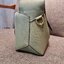 LOEWE PUZZLE HOBO BAG ใหม่ล่าสุด กับแบรนด์ที่มีดีไซน์โดดเด่นเป็นเอกลักษณ์ สวยหรูทุกรุ่นจริงๆ!! กระเป๋าสะพายโฮโบ ทรงสวย สไตล์พัซเซิลคลาสสิค วัสดุหนังวัวฟอกสี นิ่มมือ ฟินมาก!! เปิดใช้งานด้วยซิป ที่ภายในโล่งกว้าง ใส่ของสำคัญได้ครบไม่มีพลาด แบบสบายๆ มาพร้อมสา