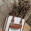 BURBERRY FRAGRANCES CROSSBODY BAG VIP GIFT WITH PURCHASE (GWP) พรีเมี่ยมกิ๊ฟ Limited Edition จาก BURBERRY PERFUME วัสดุ Canvas & Leather ทรงเหลี่ยม TwoTone ดีไซน์สวยอยู่ทรง ด้านหน้ามีช่องใส่ของ ภายในโล่งกว้าง สามารถใส่กระเป๋าสตางค์ยาว มือถือ ของใช้ได้เยอะ