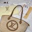 LV SAINT JACQUES TOTE BAG 25cm กระเป๋าสะพายรุ่นลิมิเต็ดหายาก ด้วยวัสดุสังเคราห์จากธรรมชาติ สานเต็มใบออกมาเป็นลวดลายสวยงาม และยังโดดเด่นด้วยโลโก้ สีโทนอุ่น