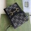 Gucci Horsebit 1955 mini bag / Gucci Phone Bag เกรดใช้งานสลับใบจริงได้ ออริจินอล รุ่นยอดฮิต ไซส์มินิ ที่ใครๆก็ต้องรู้จัก!! กับกระเป๋าขนาดมินิ ได้รับแรงบันดาลใจมาจากดีไซน์ดั้งเดิม ซึ่งแอคเซสเซอรี่นี้โดดเด่นด้วยรายละเอียดดั้งเดิมที่ทันสมัยโดยเน้นที่ฮอร์สบิต