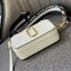 Marc Jacobs Snapshot Bag กระเป๋าแบรนด์ดังจากสัญชาติอเมริกัน นับได้ว่ารุ่นนี้เป็นรุ่นทรงฮิตเลยทีเดียว โดยด้านหน้ากระเป๋าจะเป็นโลโก้แบบโลหะที่เป็นสัญลักษณ์ของแบรนด์นี้ มาพร้อมสายสะพายที่จะสะพายยังไงก็ดูโดดเด่น เพราะขนาดใหญ่ที่สกรีนตัวอักษรโลโก้ ในรูปแบบต่าง