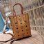 M.C.M ESSENTIAL CROSSBODY BAG ไอเท็มสุดคิ้วท์ ไซส์น่ารักน่าใช้ ไม่ธรรมดาตรงที่ ดีไซน์ออกมาเป็น unisex ใช้ได้ทั้งชายและหญิง