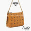 M.C.M MILLIE TOP ZIP CROSSBODY IN VISETOS รุ่นหายากที่สาวๆตามหา เพราะดีไซน์ยูนิค เรียบแต่มีดีเทลความหรู ๆ กระเป๋าสะพายที่มาพร้อมสาย 2 แบบ สายโซ่คล้องไหล่ คล้องแขน และสายหนัง crossbody ให้ปนับใช้ได้ตามใจชอบ วัสดุหนังแคนวาสคุณภาพดี ใช้งานง่ายด้วยซิป ใส่โทรศ