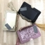 Pedro Velvet Tassel shoulder Bag รุ่นใหม่ชนช้อป!! จากแบรนด์ในเครือ charles&keith กระเป๋าสะพายข้างทรงกล่อง ตั้งอยู่ทรง สายสะพายโซ่ร้อยหนัง อะไหล่ทองทั้งใบ ด้านข้างประดับพู่สุดหรูสามารถสะพายได้ทั้งสายเดี่ยวและสายคู่ ภายในมีช่องซิปแยก สามารถใส่กระเป๋าสตางค์ท