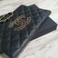 SIZE MEDIUM พร้อมส่งรุ่นขายดี!!! Don't Miss! Chanel Clutch Bag VIP Gift With Purchase (GWP) กระเป๋าคลัชแบนหรือกระเป๋าสตางค์ GWP จาก Chanel Cosmetic Counter Duty free วัสดุหนังคาเวียร์สวยหรูเปิดปิดด้วยซิปสะดวกใช้ ด้านหน้าประดับโลโก้แบรนด์อะไหล่ทองและม