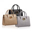 หนังแท้ DIOR Medium ST Honore Tote Collection Fall/Winter 2020-2021 มาในรูปแบบกระเป๋าทรงสี่เหลี่ยมที่ได้มาตรฐาน ทำจากหนังลูกวัว (Calfskin) ลายเกรน ซึ่งสื่อถึงความหรูหราได้อย่างลงตัว ตัวด้ามจับ มีการเย็บเข้าด้านในของกระเป๋าเพื่อเพิ่มความแข็งแรงทนทาน ด้านหน