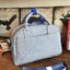 Anello 2Way mini boston Bag คอลเลคชั่นสีทูโทนสดใสต้อนรับลมร้อน กับกระเป๋าถือหรือสะพายข้าง วัสดุผ้าแคนวาสตัดสีทูโทน ที่หูจับมีตัวล้อคสาย มีฐานกว้างตั้งอยู่ทรง เหมาะกับการใช้งานที่สะดวกสบาย มีช่องใช้งานทั้งภายในและภายนอก ใส่ได้ทั้งกระเป๋าสตางค์ทรงยาว มินิไอ