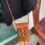 ของแท้ 💯% TORY BURCH MILLER METAL PHONE CROSSBODY อีกหนึ่งกระเป๋าใส่มือถือรุ่นฮิตที่เชื่อว่าหลาย ๆ คนต้องเคยเห็นผ่าน ๆ ตามาอย่างแน่นอน