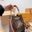 LV Neonoe Monogram Canvas / LV Bucket Bag กระเป๋าสะพายทรงบัคเก็ตอีกหนึ่งรุ่นท็อปฮิต ที่ไม่มีไม่ได้จริงๆ โดดเด่นและเป็นเอกลักษณ์ด้วยการตกแต่งลายพิมพ์เฉพาะ